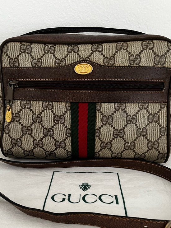 Gucci Handbags - Vintage Gucci GG Supreme Sherry Line Crossbody Camera Bag Early 80s Collectible